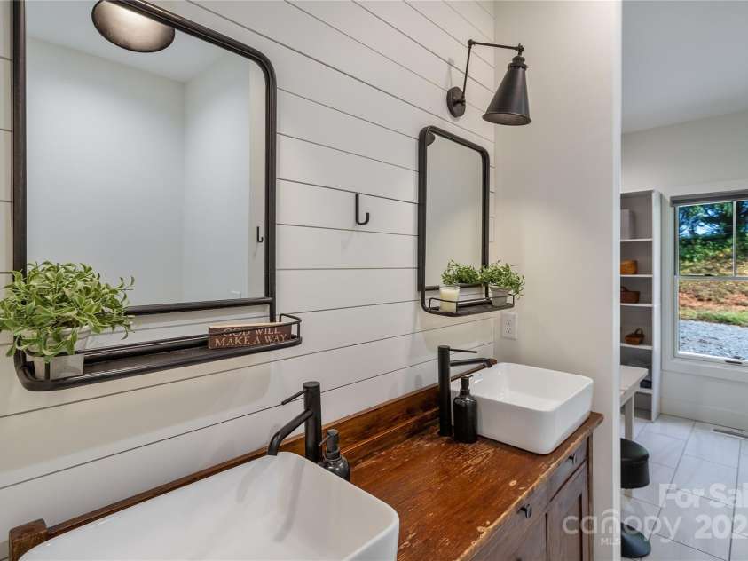 100 Kinloch Lane, Clyde, NC 28721.  MLS# CAR4305971, YatesRealty ID 2059. 