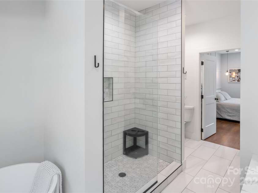 100 Kinloch Lane, Clyde, NC 28721.  MLS# CAR4305971, YatesRealty ID 2059. 