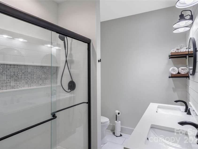 100 Kinloch Lane, Clyde, NC 28721.  MLS# CAR4305971, YatesRealty ID 2059. 