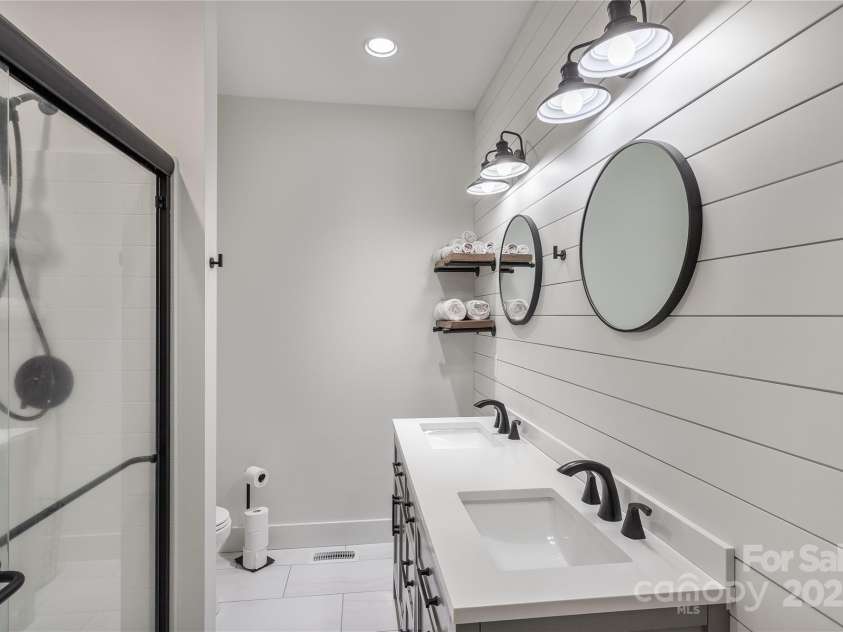 100 Kinloch Lane, Clyde, NC 28721.  MLS# CAR4305971, YatesRealty ID 2059. 