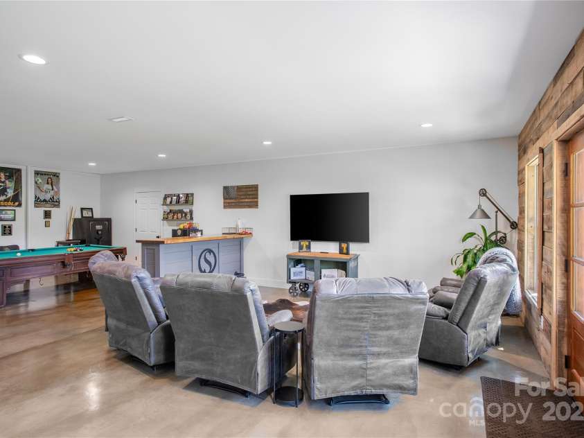 100 Kinloch Lane, Clyde, NC 28721.  MLS# CAR4305971, YatesRealty ID 2059. 