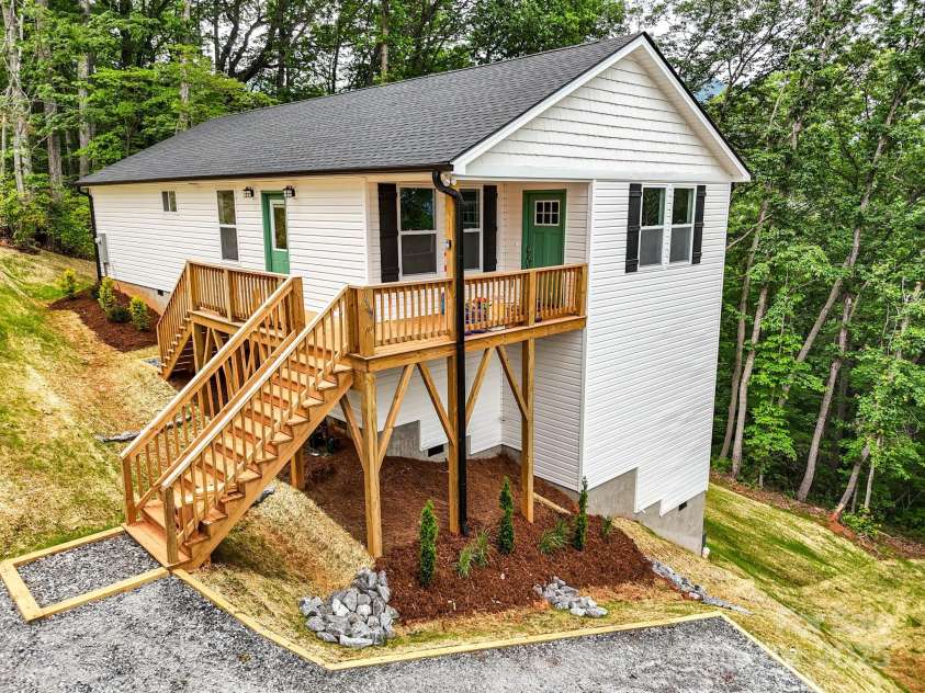 430 Hague Drive, Columbus, NC 28722.  MLS# CAR4208330, YatesRealty ID 20591. 