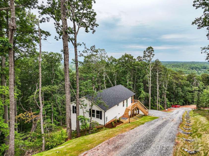 430 Hague Drive, Columbus, NC 28722.  MLS# CAR4208330, YatesRealty ID 20591. 