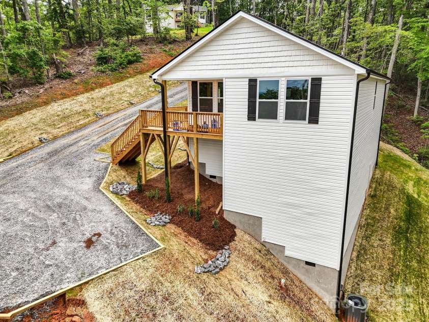 430 Hague Drive, Columbus, NC 28722.  MLS# CAR4208330, YatesRealty ID 20591. 