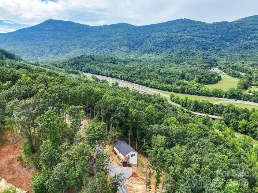 430 Hague Drive, Columbus, NC 28722.  MLS# CAR4208330, YatesRealty ID 20591. 