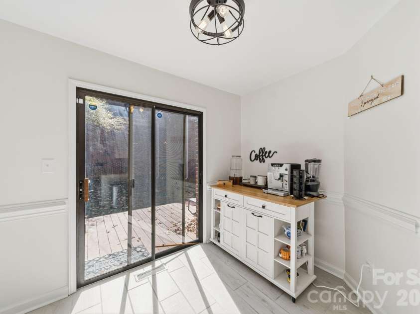 5204 Tedorill Lane, Charlotte, NC 28226.  MLS# CAR4320520, YatesRealty ID 20591. Breakfast Area