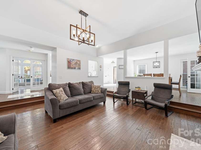 5204 Tedorill Lane, Charlotte, NC 28226.  MLS# CAR4320520, YatesRealty ID 20591. Family Room