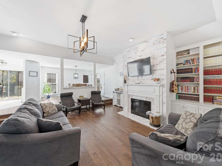 5204 Tedorill Lane, Charlotte, NC 28226.  MLS# CAR4320520, YatesRealty ID 20591. Family Room