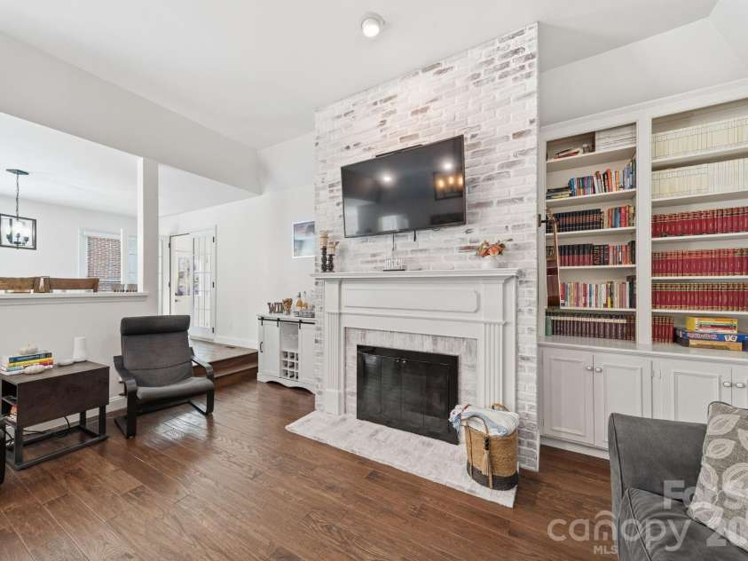 5204 Tedorill Lane, Charlotte, NC 28226.  MLS# CAR4320520, YatesRealty ID 20591. Family Room