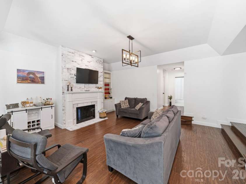 5204 Tedorill Lane, Charlotte, NC 28226.  MLS# CAR4320520, YatesRealty ID 20591. Family Room