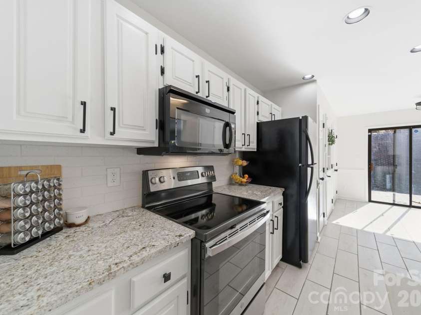 5204 Tedorill Lane, Charlotte, NC 28226.  MLS# CAR4320520, YatesRealty ID 20591. Kitchen