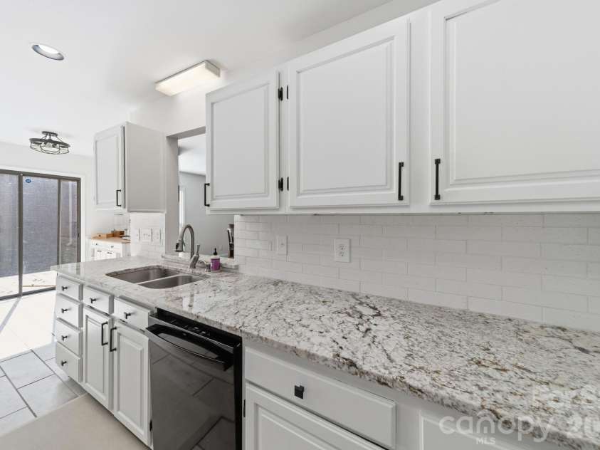 5204 Tedorill Lane, Charlotte, NC 28226.  MLS# CAR4320520, YatesRealty ID 20591. Kitchen