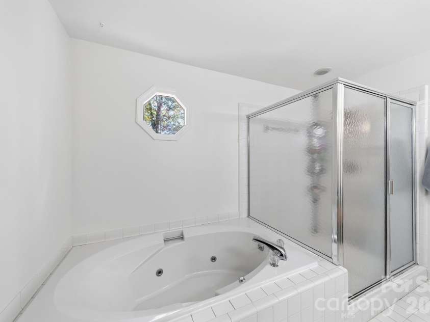 5204 Tedorill Lane, Charlotte, NC 28226.  MLS# CAR4320520, YatesRealty ID 20591. Owner's Bath