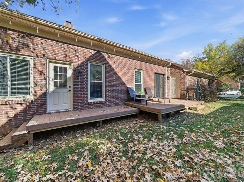 5204 Tedorill Lane, Charlotte, NC 28226.  MLS# CAR4320520, YatesRealty ID 20591. Side Deck