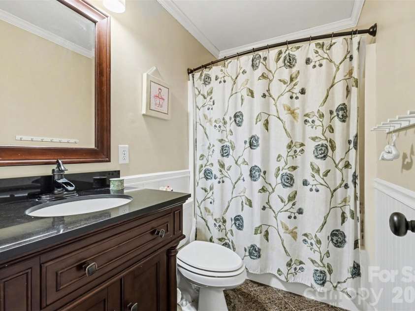153 Castleton Drive, Mooresville, NC 28117.  MLS# CAR4364849, YatesRealty ID 20592. Hall bath.
