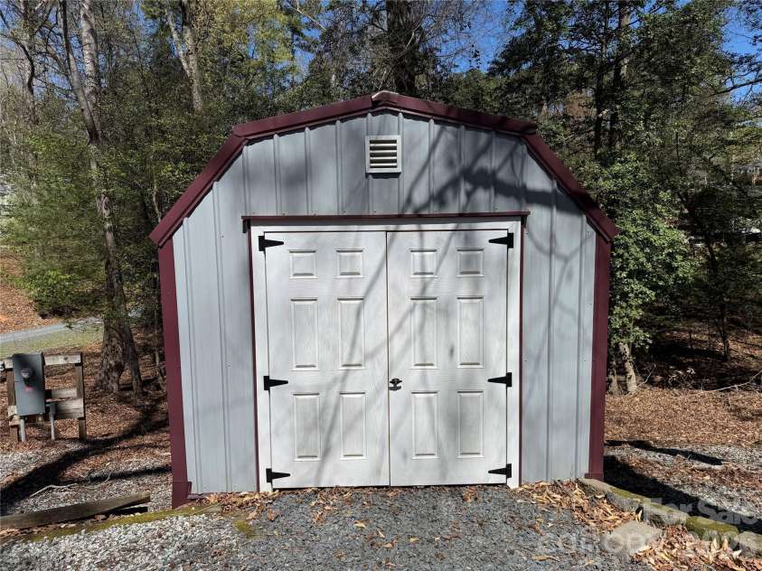 174 Canyon Loop, Mount Gilead, NC 27306.  MLS# CAR4365708, YatesRealty ID 20593. 
