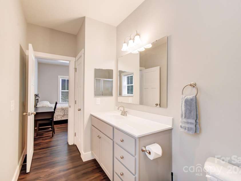 180 Ellerslie Acre None, Hendersonville, NC 28739.  MLS# CAR4270552, YatesRealty ID 20594. Bathroom of primary home