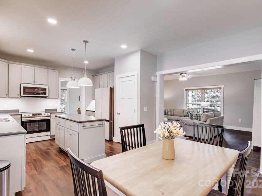 180 Ellerslie Acre None, Hendersonville, NC 28739.  MLS# CAR4270552, YatesRealty ID 20594. Kitchen of primary home