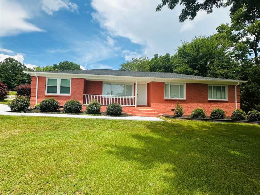 1535 JORDAN Street, Lancaster, SC 29720.  MLS# CAR4269265, YatesRealty ID 20596. 