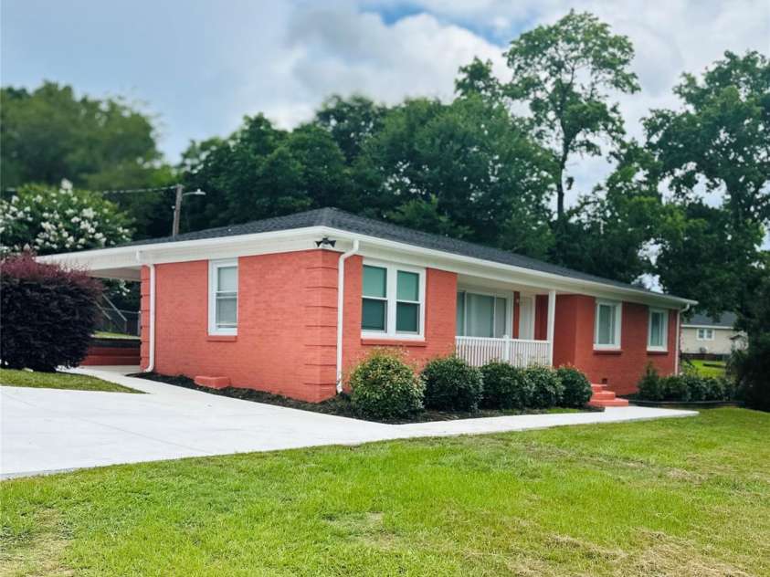 1535 JORDAN Street, Lancaster, SC 29720.  MLS# CAR4269265, YatesRealty ID 20596. 