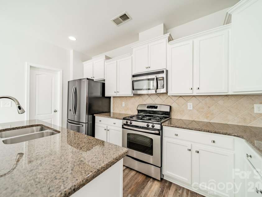 18426 Catawba Avenue, Cornelius, NC 28031.  MLS# CAR4392040, YatesRealty ID 20599. 