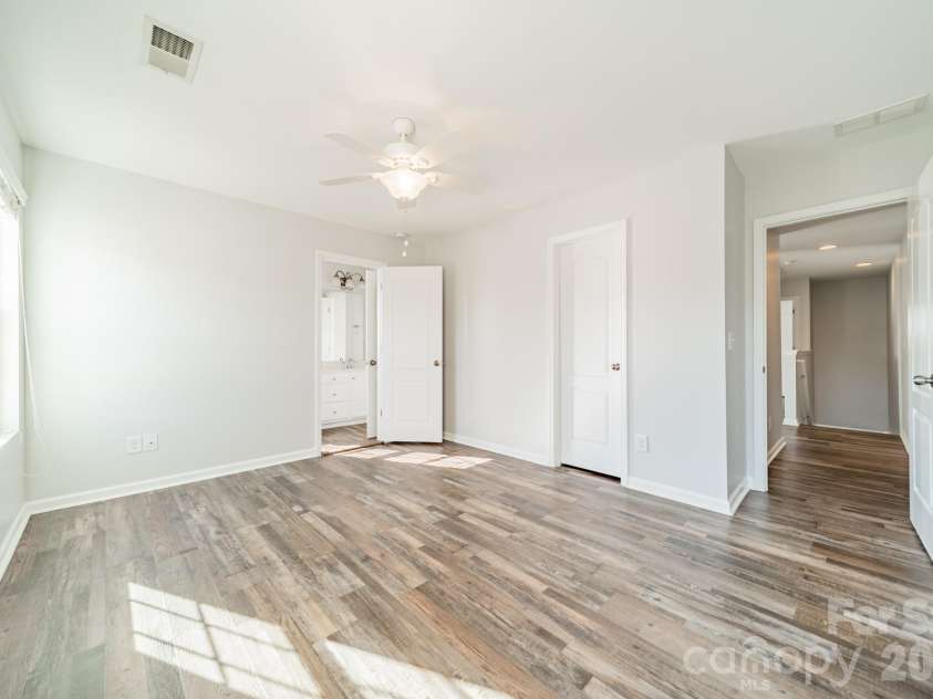 18426 Catawba Avenue, Cornelius, NC 28031.  MLS# CAR4392040, YatesRealty ID 20599. 