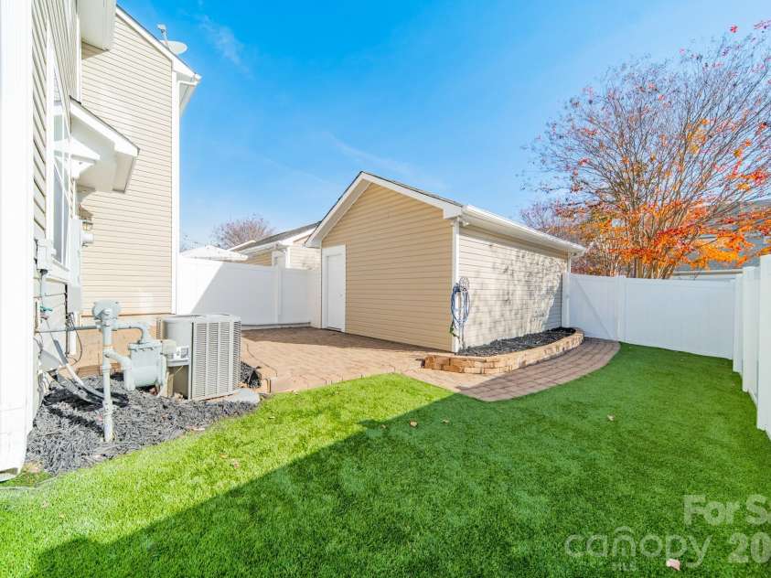18426 Catawba Avenue, Cornelius, NC 28031.  MLS# CAR4392040, YatesRealty ID 20599. 