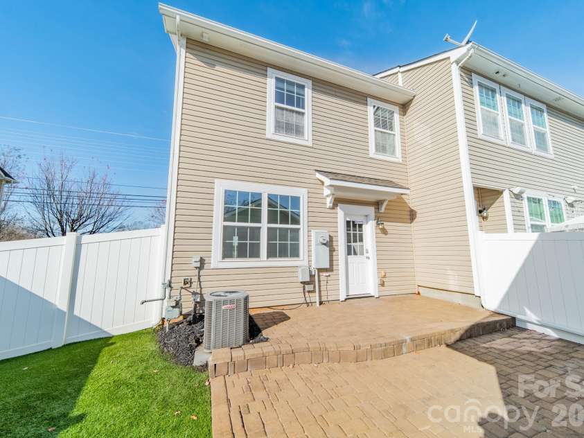 18426 Catawba Avenue, Cornelius, NC 28031.  MLS# CAR4392040, YatesRealty ID 20599. 