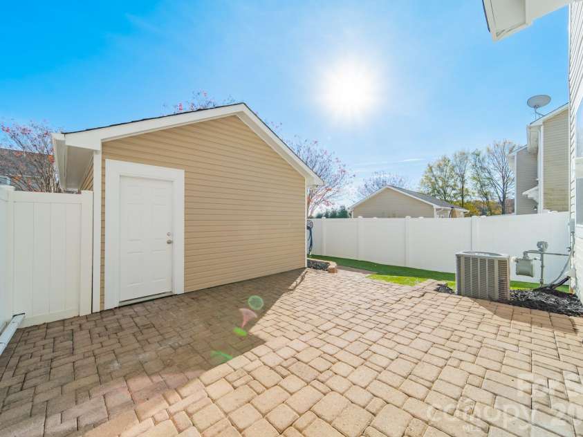 18426 Catawba Avenue, Cornelius, NC 28031.  MLS# CAR4392040, YatesRealty ID 20599. 