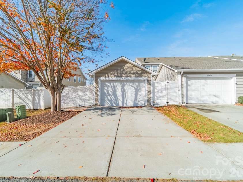 18426 Catawba Avenue, Cornelius, NC 28031.  MLS# CAR4392040, YatesRealty ID 20599. 