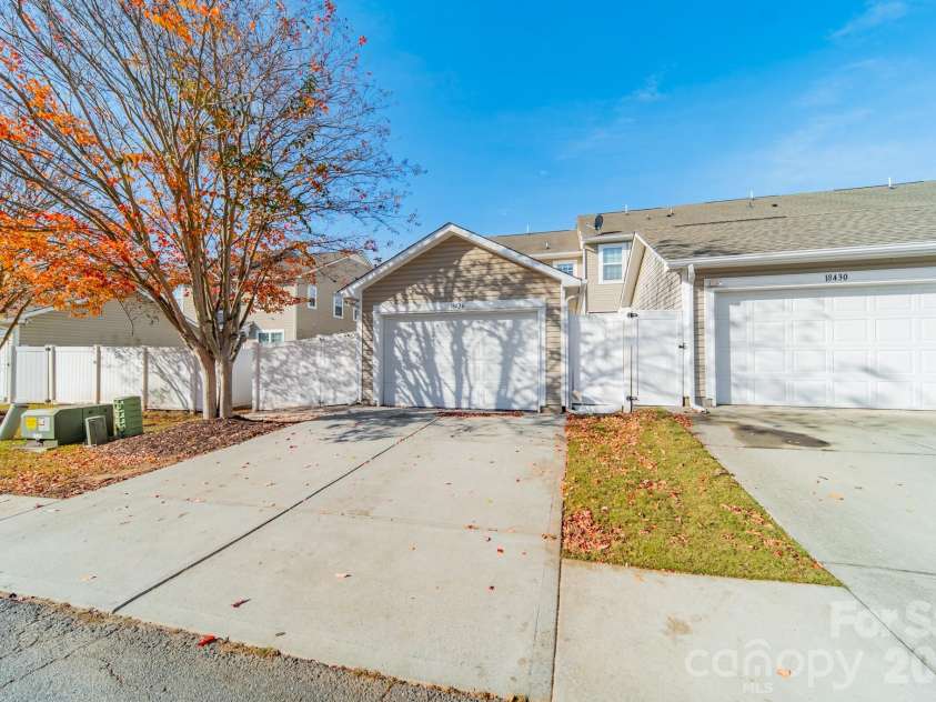 18426 Catawba Avenue, Cornelius, NC 28031.  MLS# CAR4392040, YatesRealty ID 20599. 