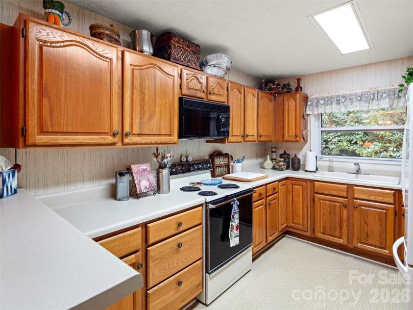812 Crab Creek Road, Hendersonville, NC 28739.  MLS# CAR4313649, YatesRealty ID 206. 