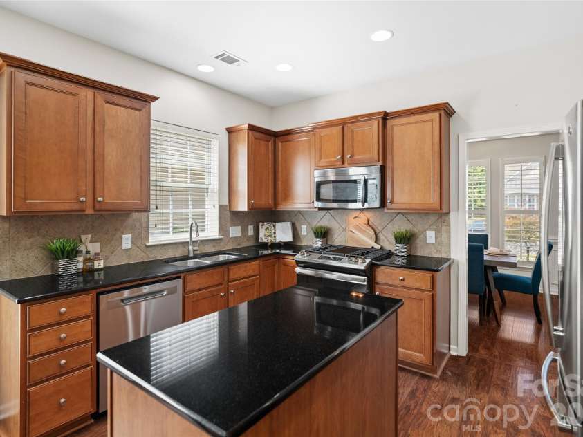 10471 Scotland Avenue, Fort Mill, SC 29707.  MLS# CAR4347664, YatesRealty ID 2060. Kitchen Island