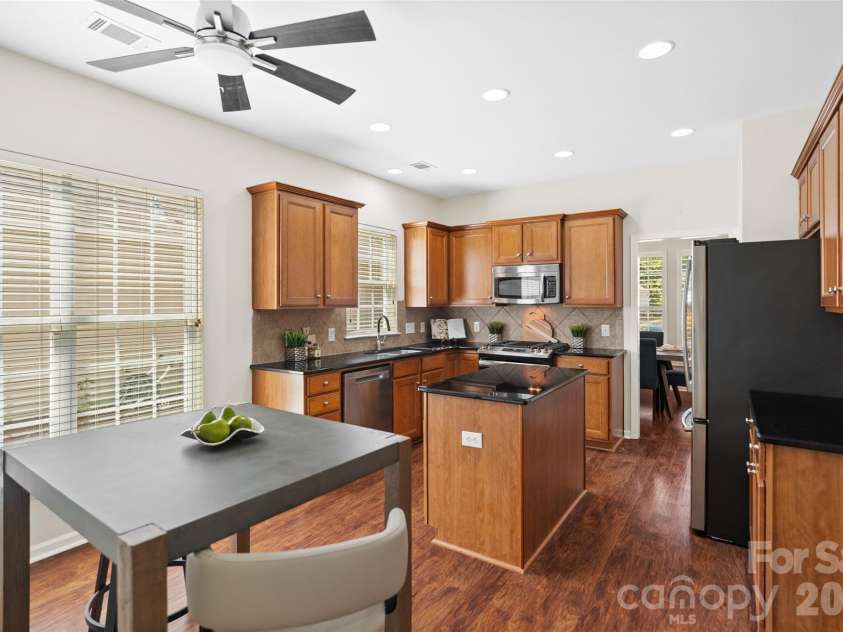 10471 Scotland Avenue, Fort Mill, SC 29707.  MLS# CAR4347664, YatesRealty ID 2060. Kitchen/Breakfast