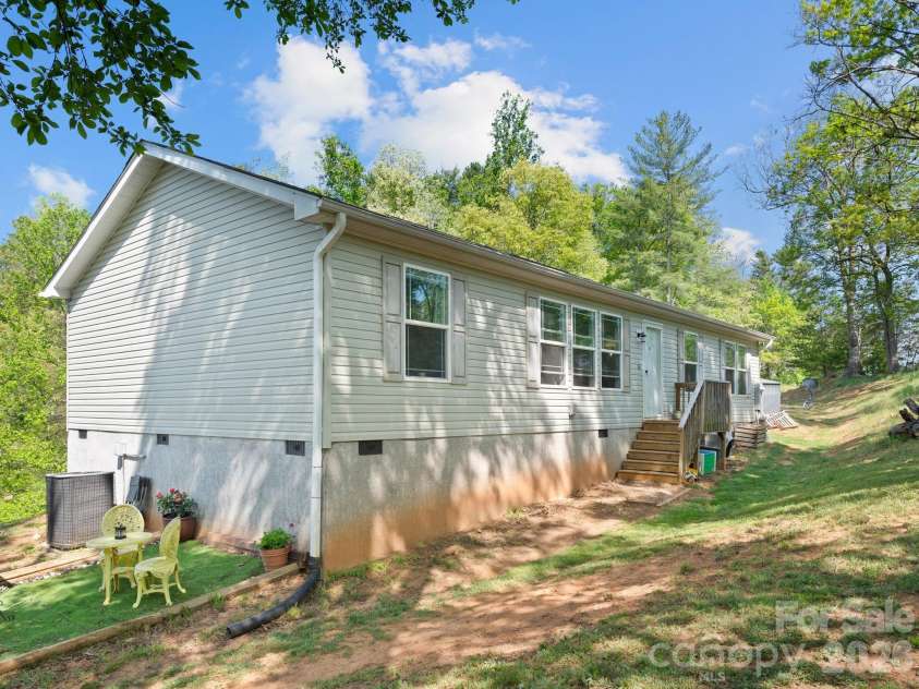 191 Posey Griffin Drive, Mars Hill, NC 28754.  MLS# CAR4374358, YatesRealty ID 20601. 