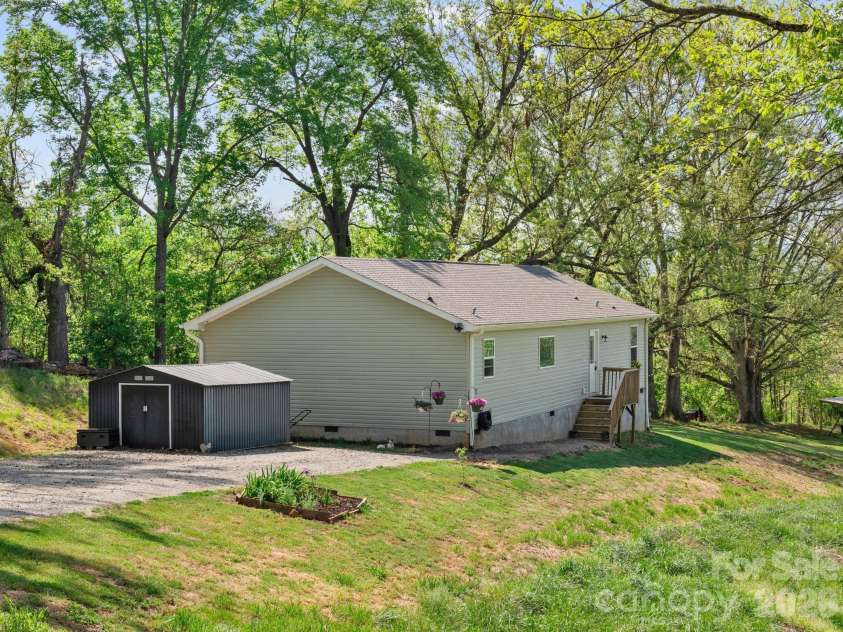 191 Posey Griffin Drive, Mars Hill, NC 28754.  MLS# CAR4374358, YatesRealty ID 20601. Welcome to 191 Posey Griffin Drive!