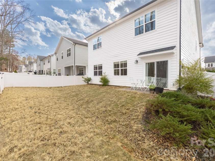 1027 Masefield Avenue, Matthews, NC 28105.  MLS# CAR4350360, YatesRealty ID 20602. 