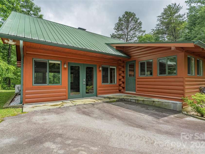 288 Hard To Find Drive, Brevard, NC 28712.  MLS# CAR4272711, YatesRealty ID 20603. 