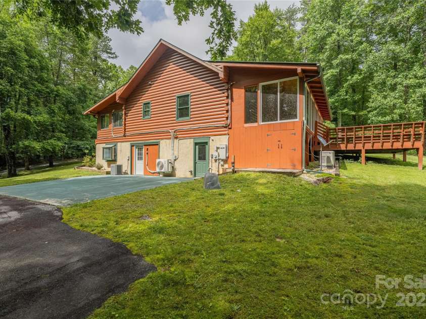 288 Hard To Find Drive, Brevard, NC 28712.  MLS# CAR4272711, YatesRealty ID 20603. 