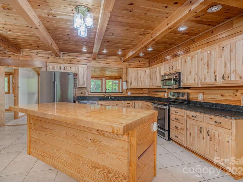 288 Hard To Find Drive, Brevard, NC 28712.  MLS# CAR4272711, YatesRealty ID 20603. 