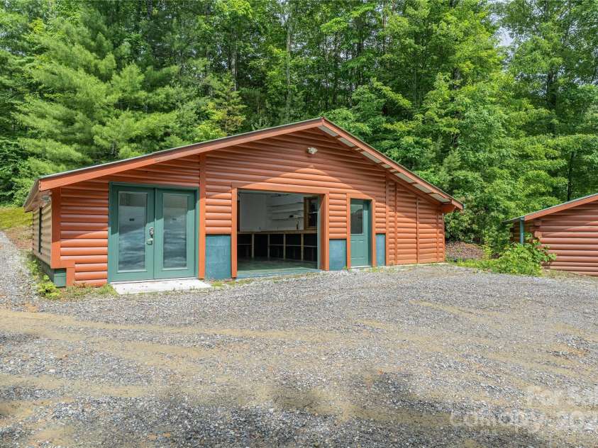 288 Hard To Find Drive, Brevard, NC 28712.  MLS# CAR4272711, YatesRealty ID 20603. 