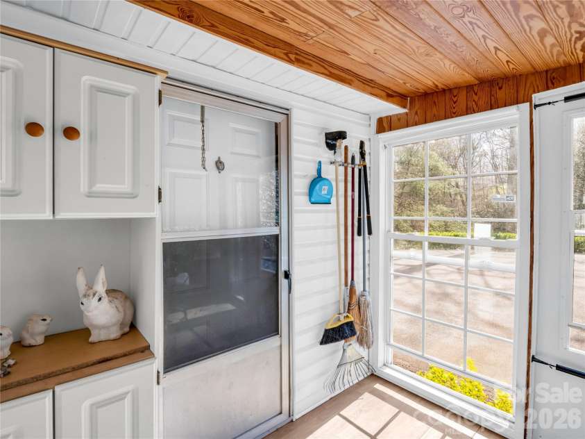 48 Laurel Cove Road, Leicester, NC 28748.  MLS# CAR4364503, YatesRealty ID 20603. 