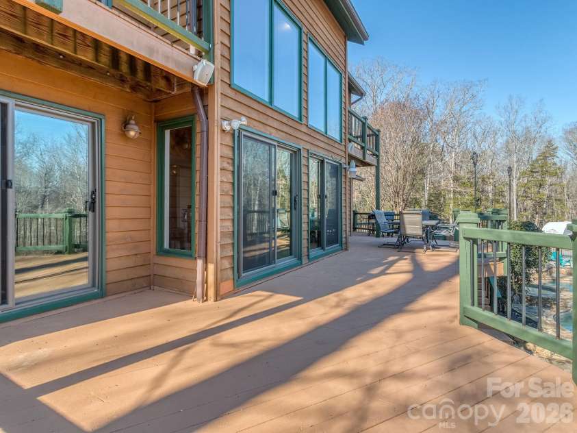 8723 Crestview Drive, Waxhaw, NC 28173.  MLS# CAR4376325, YatesRealty ID 20609. 