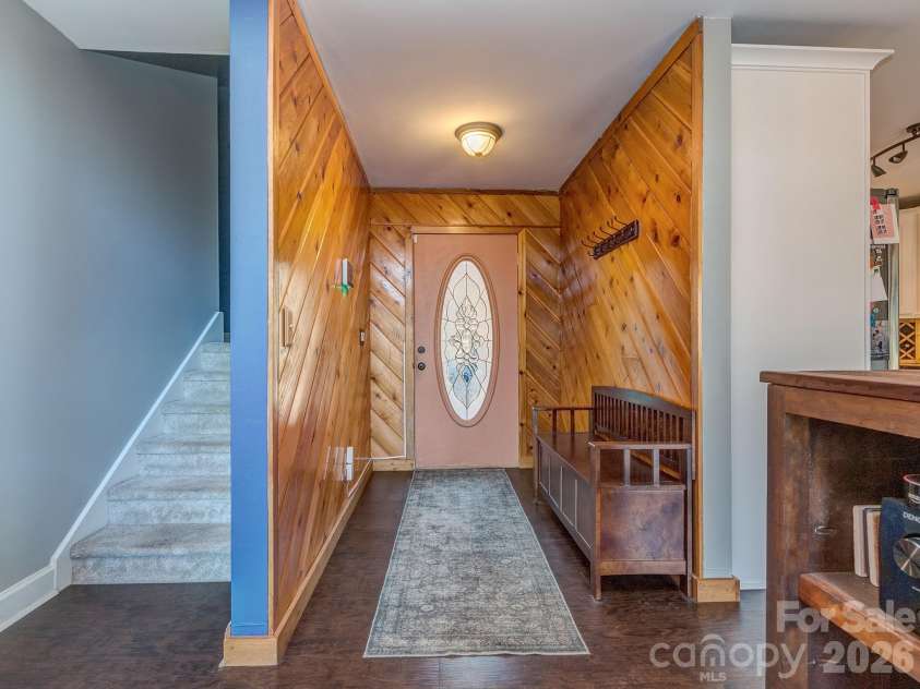 8723 Crestview Drive, Waxhaw, NC 28173.  MLS# CAR4376325, YatesRealty ID 20609. 