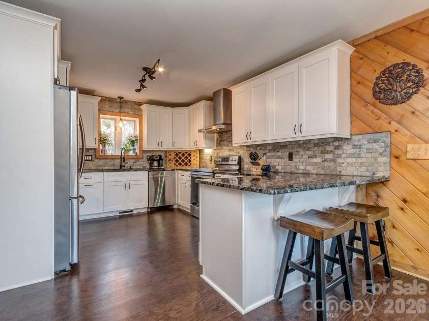 8723 Crestview Drive, Waxhaw, NC 28173.  MLS# CAR4376325, YatesRealty ID 20609. 
