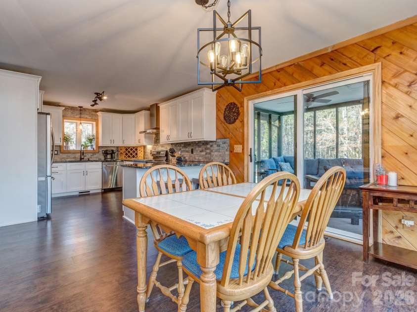8723 Crestview Drive, Waxhaw, NC 28173.  MLS# CAR4376325, YatesRealty ID 20609. 