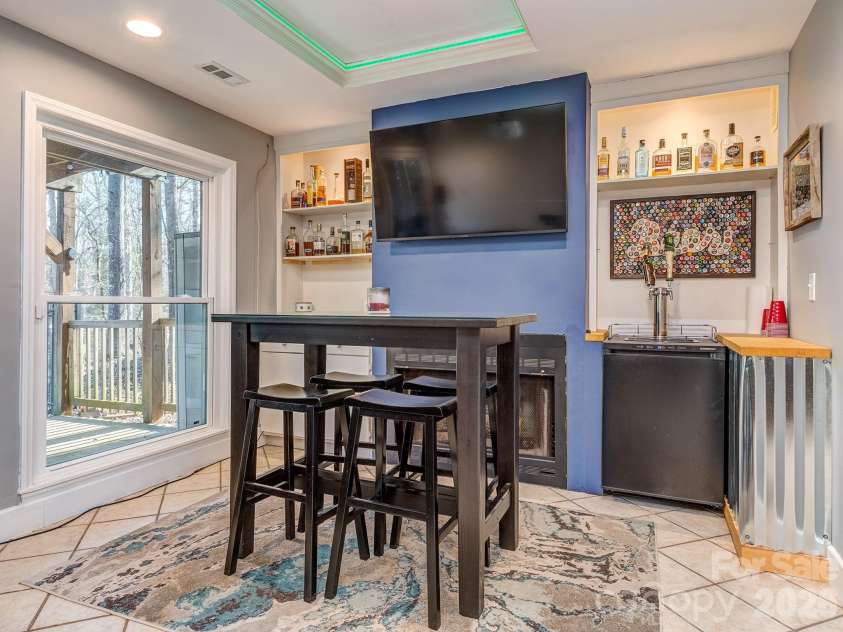 8723 Crestview Drive, Waxhaw, NC 28173.  MLS# CAR4376325, YatesRealty ID 20609. 