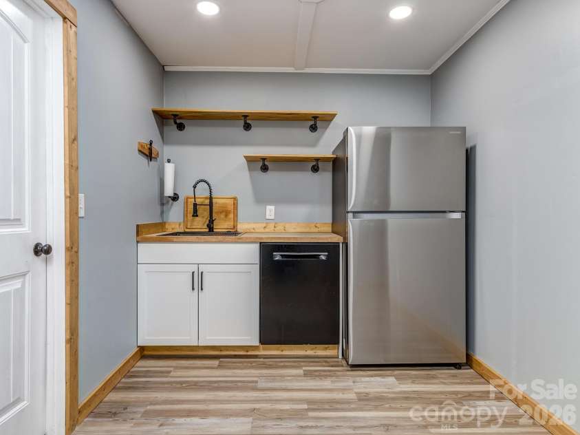 8723 Crestview Drive, Waxhaw, NC 28173.  MLS# CAR4376325, YatesRealty ID 20609. 