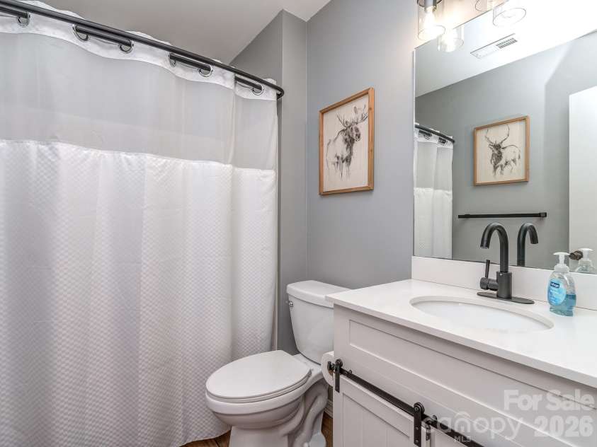 8723 Crestview Drive, Waxhaw, NC 28173.  MLS# CAR4376325, YatesRealty ID 20609. 