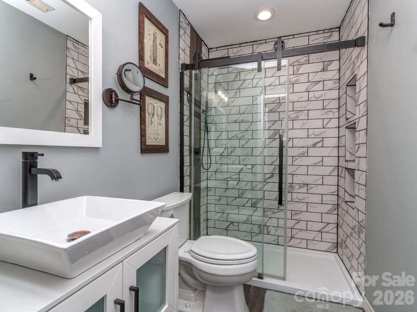 8723 Crestview Drive, Waxhaw, NC 28173.  MLS# CAR4376325, YatesRealty ID 20609. 